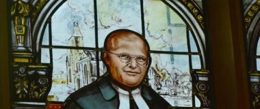 Stained glass representation of Dietrich Bonhoeffer.