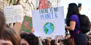 Students protest for climate friendly policies.